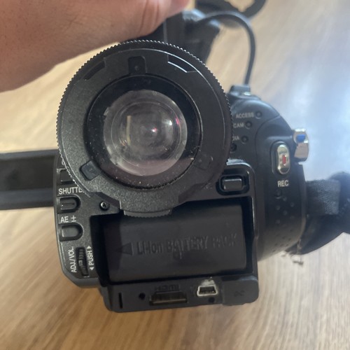 JVC GY-HM150E camera and charger only fully working - Imagen 7 de 14
