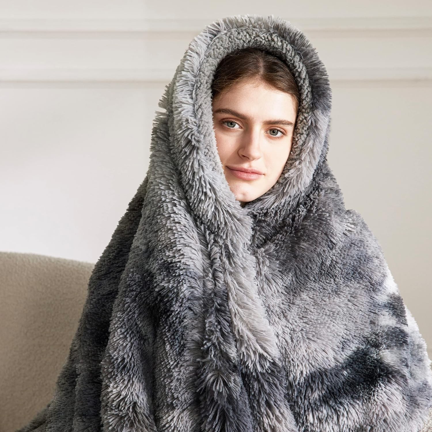 Bedsure GentleSoft Fluffy Fuzzy Faux Fur Throw Blanket for Couch, Soft Sherpa Fl