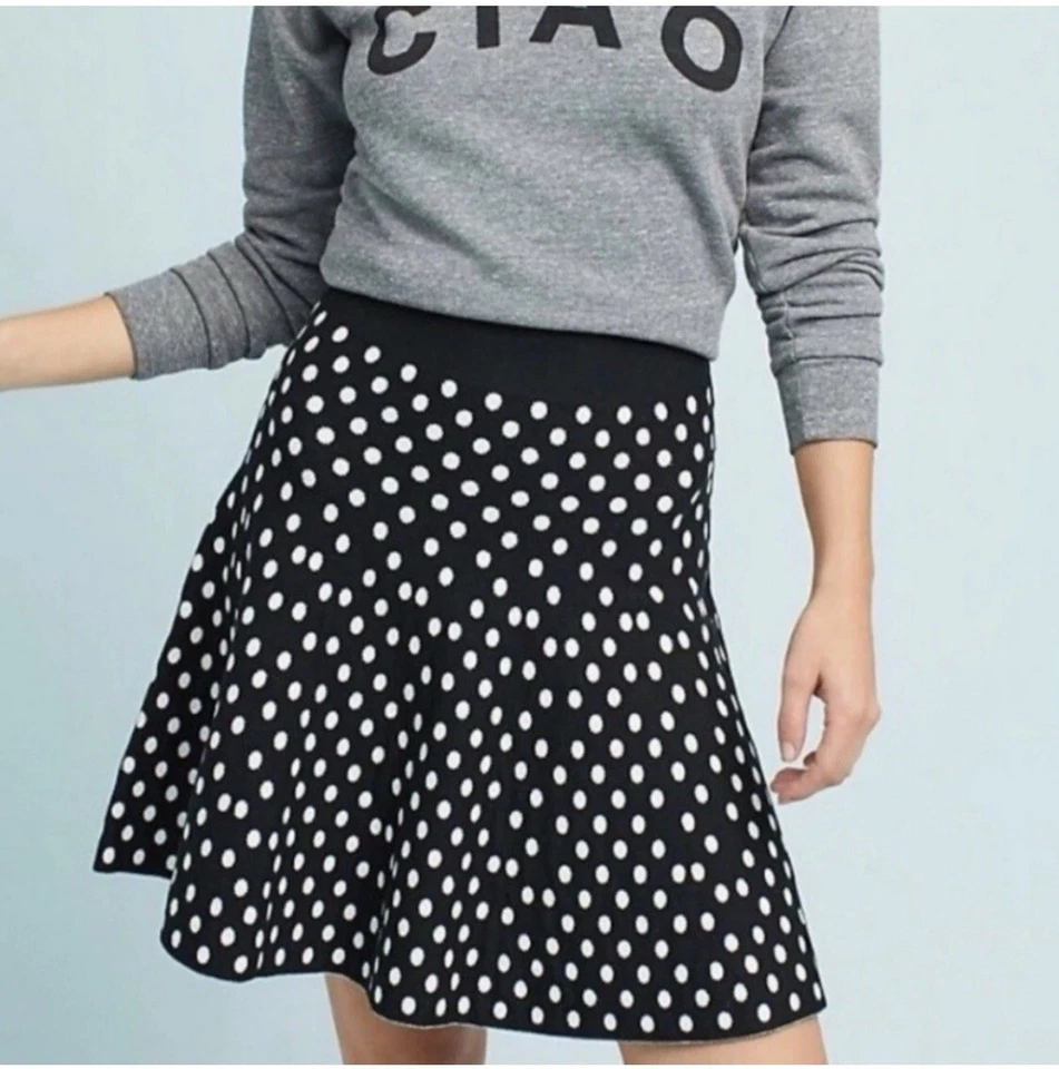 Saia Anthropologie Maeve nova com etiquetas malha motivo bolinhas alargamento preta branca tamanho P - Imagem 3 de 4