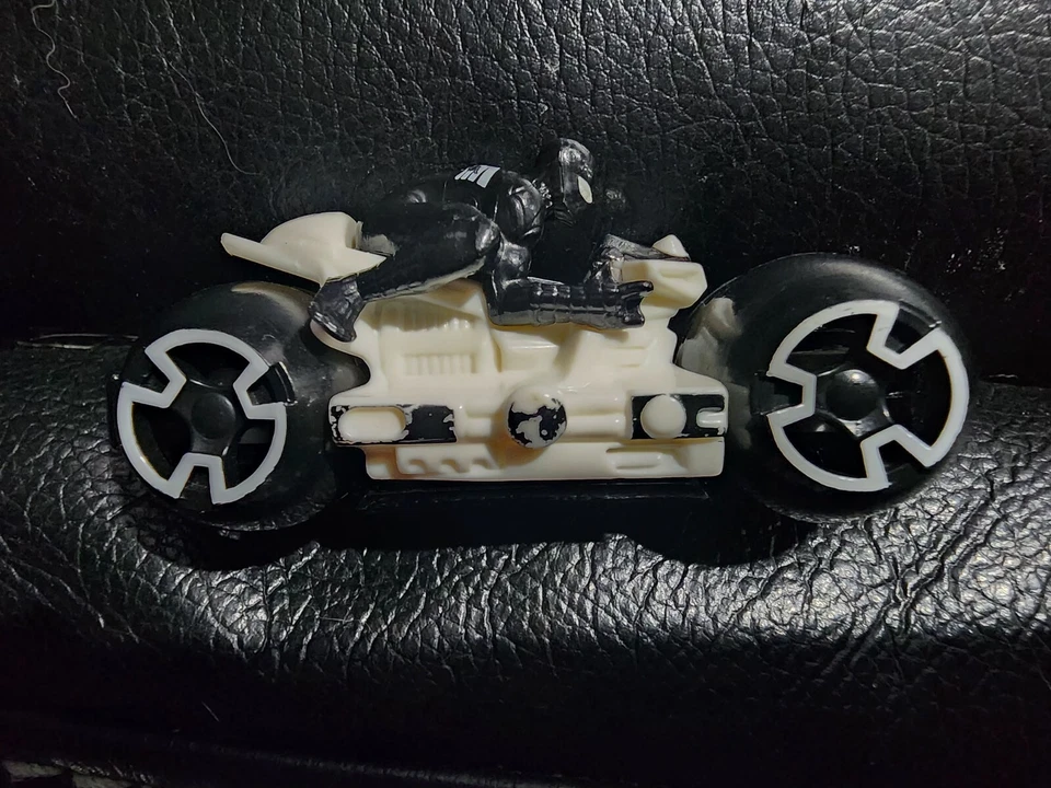 Motocicletas Hotwheels Mattel Marvel Capitán América/Iron Man/Venom Foto 3 de 4