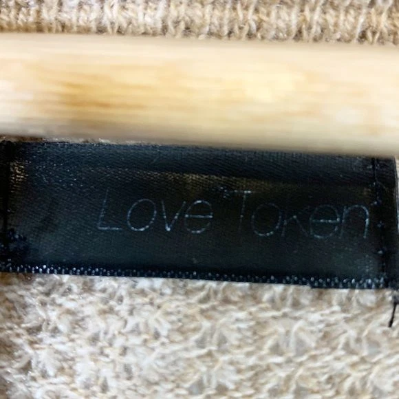 Suéter de cachemir Love Token para mujer tejido con capucha cuello talla mediana Foto 3 de 4