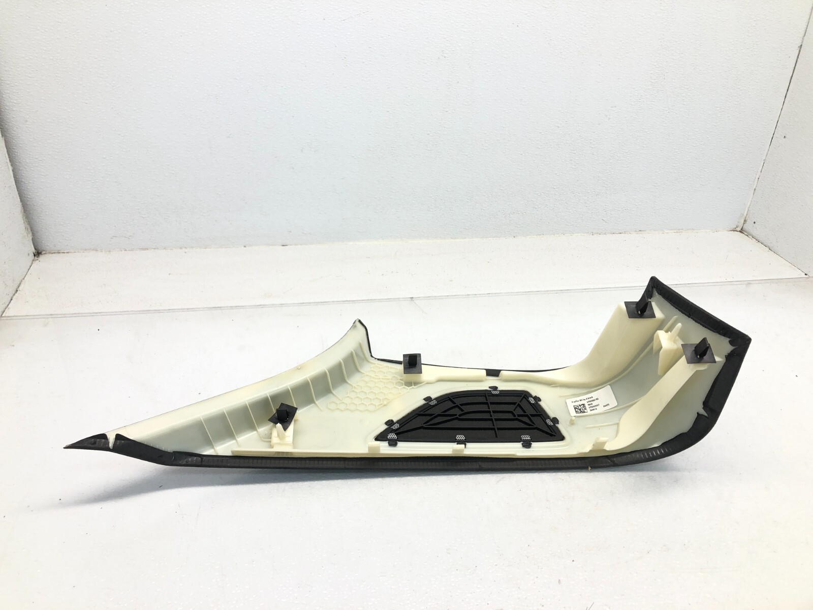 2017-2020 MASERATI LEVANTE RIGHT PASSENGER REAR D PILLAR UPPER TRIM COVER OEM