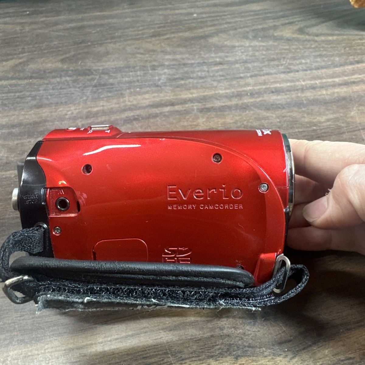 JVC Everio GZ-MS100RU Red — LCD Screen Dual Memory 40x Zoom