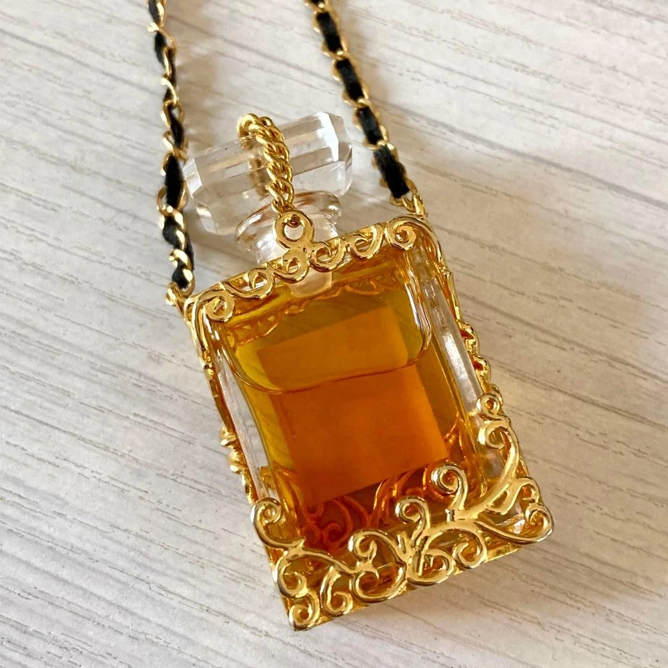 Chanel Vintage Collar Hoja Colgante Mini Perfume Cadena Larga Foto 4 de 4
