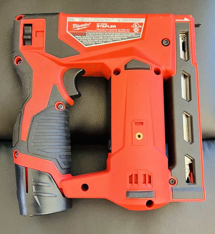 Milwaukee 2447-20 M12 Cordless Compact 3/8" Crown Stapler 12 Volt with staples