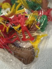 TIM MEE TOYS Appr 40 PIONEERS INDIAN COWBOYS 70mm PLASTIC TOY SOLDIERS