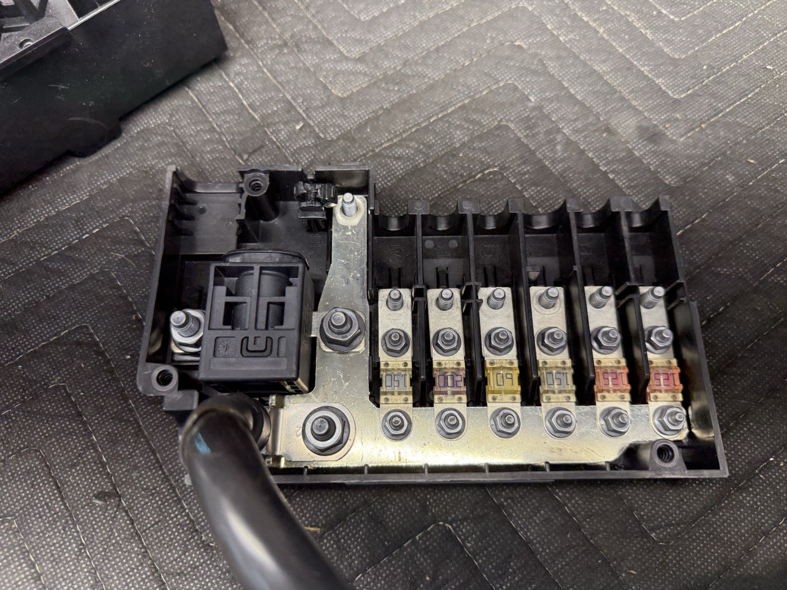 2017-2023 AUDI R8 HURACAN R8 MAIN FUSE BOX HOLDER RELAY W/ CABLE 4S0971225 OEM