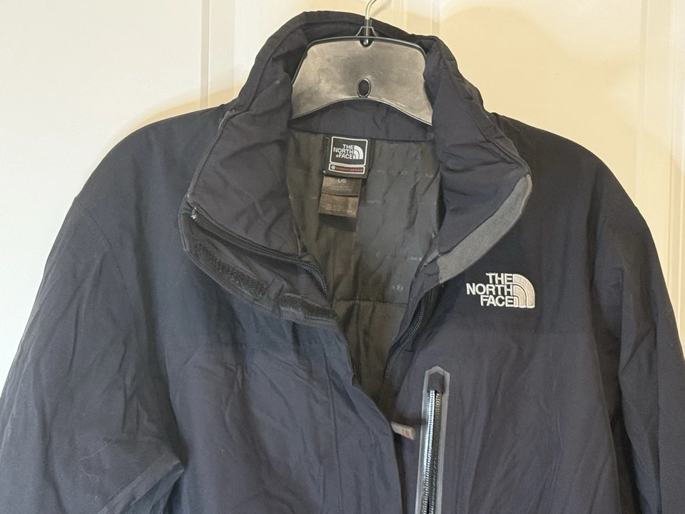 Chaqueta de esquí snowboard negra para mujer The North Face Summit Series HyVent Alpha L Foto 2 de 4