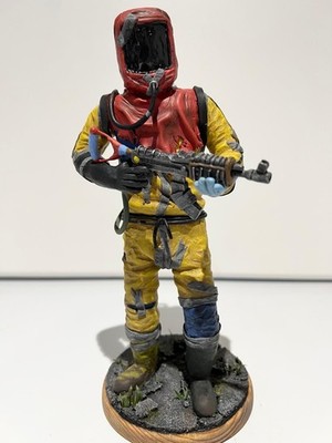 ROST HAZMAT SUIT (aus Videospiel) | Polymer Clay | handgeformt / bemalt