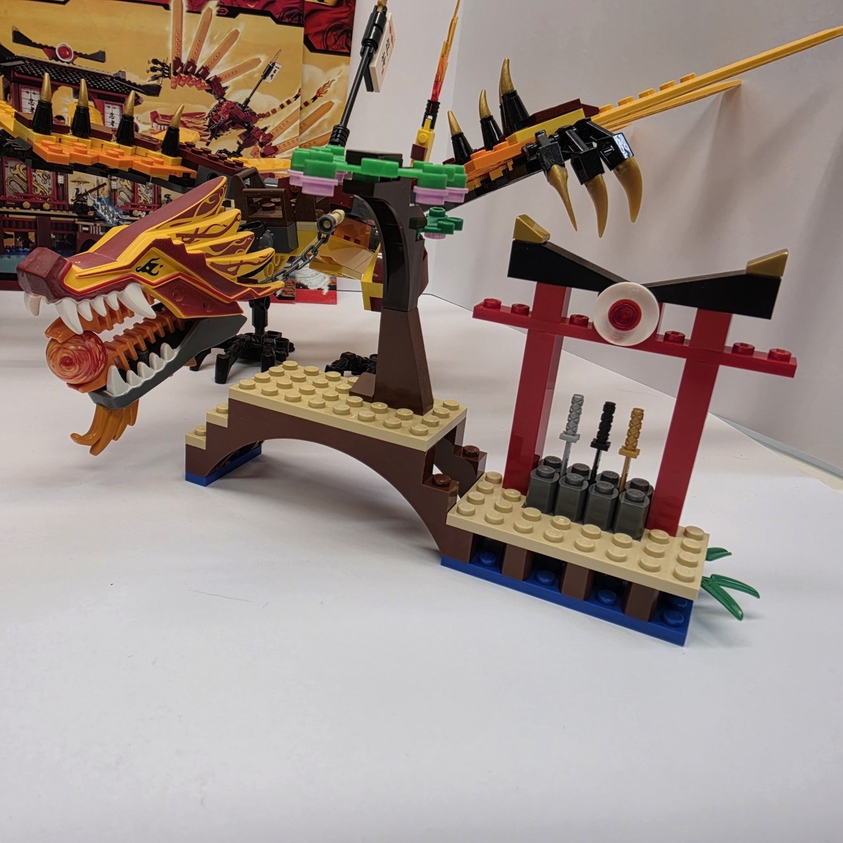 LEGO NINJAGO 2507 FIRE TEMPLE 99% COMPLETE w/MANUAL 4 MINIFIGURES 