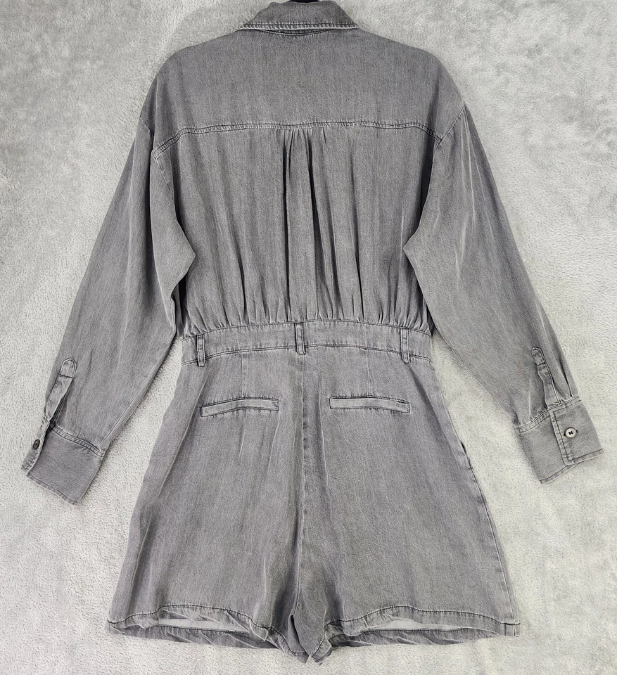 Gilli Romper 女式中号灰色领纽扣短袖学院风休闲 — 第 2/4 张图片