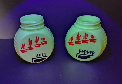 VTG FIRE-KING VITROCK RED FLOWER SALT AND PEPPER SHAKERS MILK GLASS URANIUM GLOW