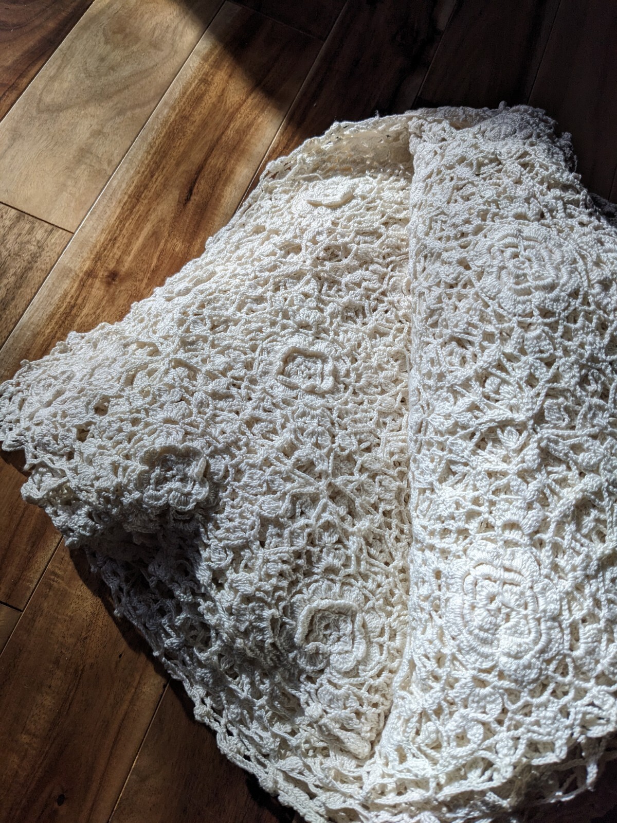 Hand Crocheted Bedspread / Coverlet / Tablecloth 84 x 90 Excellent