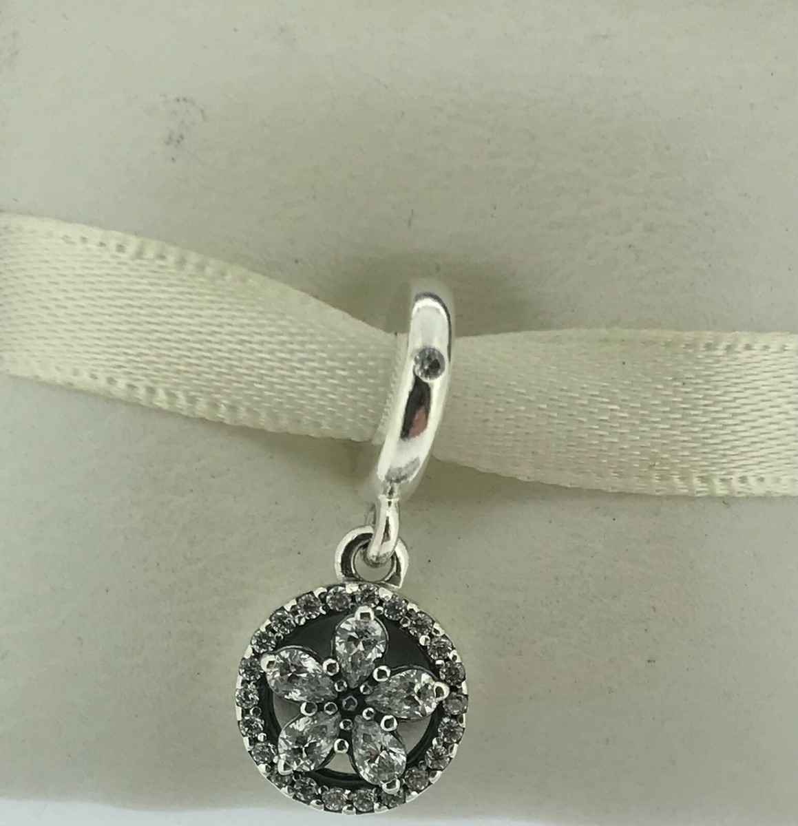 GENUINE PANDORA Sparkling Snowflake Pendant 799222C01 Delivery