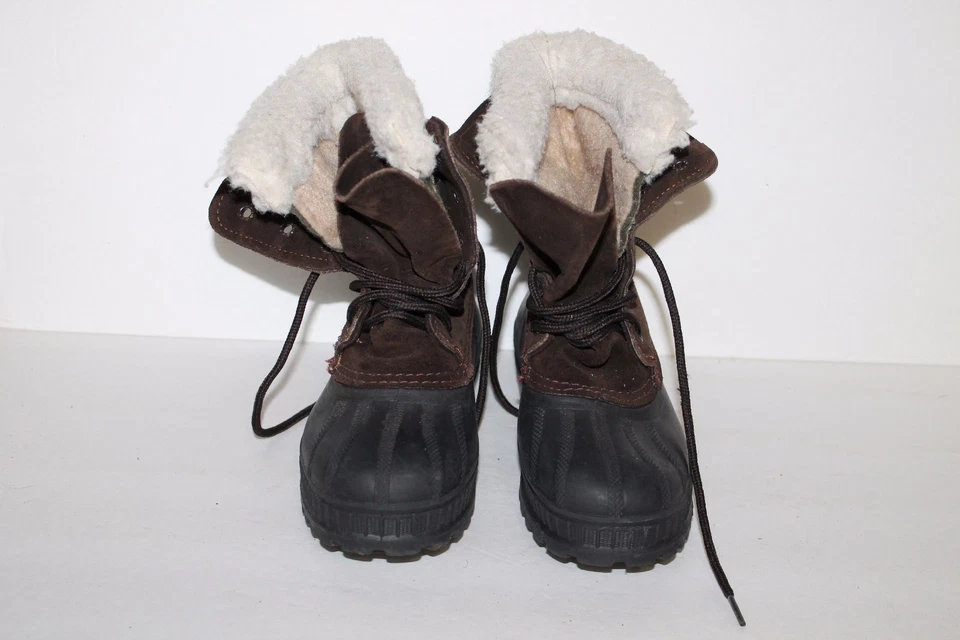 Botas de Invierno Kamik, Negras/Marrones, Jóvenes EE. UU. Talla 2 Y Foto 2 de 4