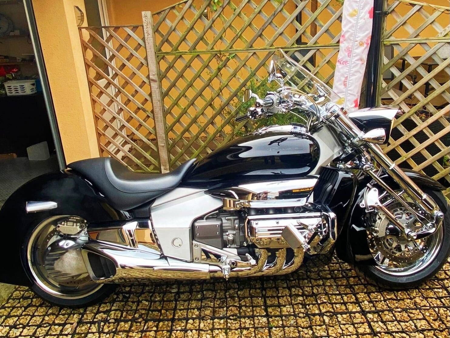 2004-2005 Honda NRX1800 RUNE FRONT fender/mudguard Black. 61100-MEC ...