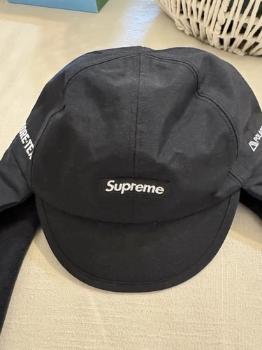 Casquette à oreillette Supreme GORETEX