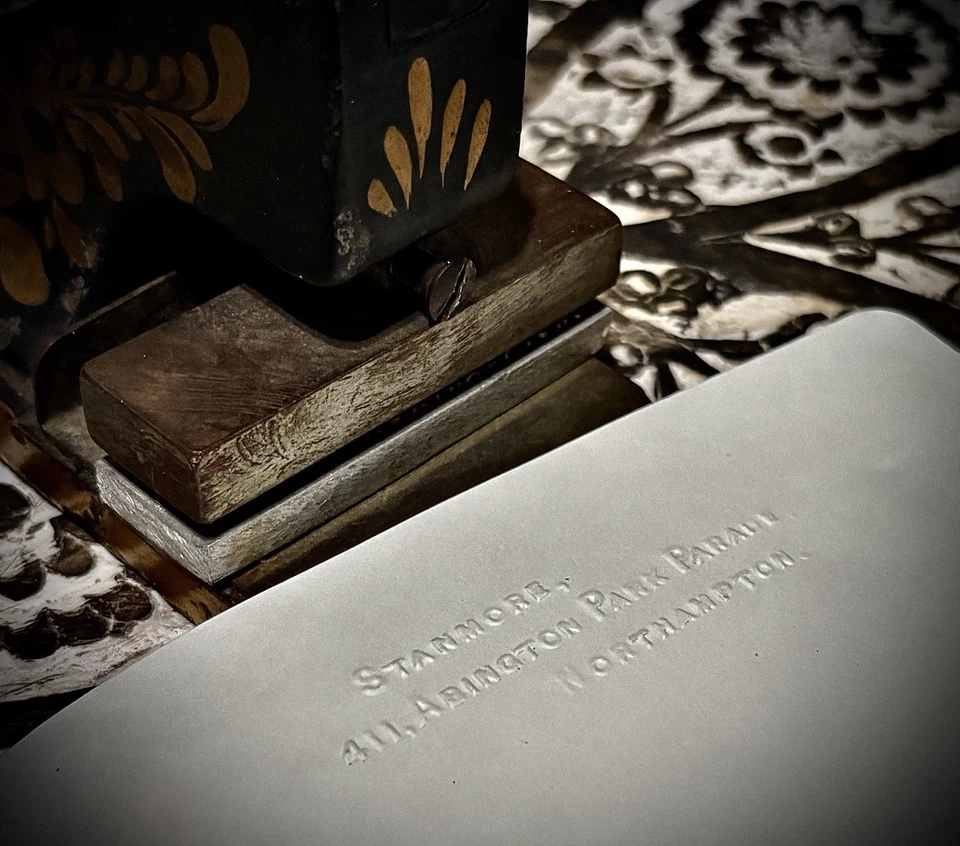 Prensa vitoriana antiga dourada ferro fundido endereço gravação 1890-1900 funcionando - Imagem 2 de 2