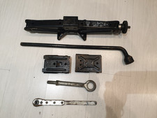 London TAXI LTI TX4 Lifting Jack Tow Eye Wrench