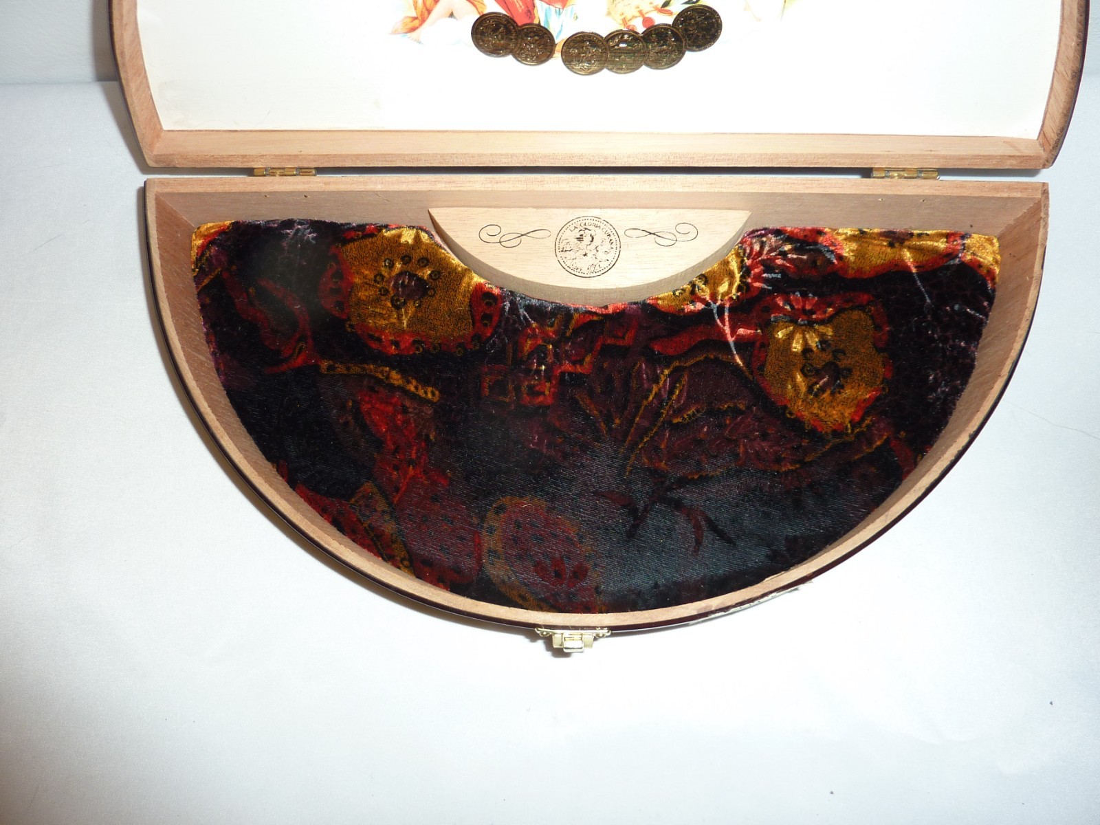 Rare La Gloria Cubana Obelisco Half Moon Shaped Cedar Cigar Box w Velvet Bed!