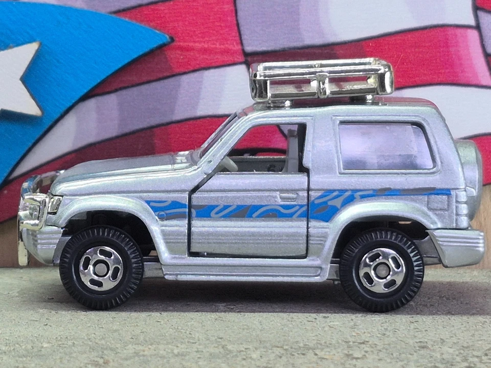TOMICA MITSUBISHI PAJERO RV LOOSE 1:61 SCALE RV SET 2 SERIES USA STOCK!!! - Image 4 of 4