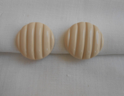 OHRRINGE TRIFARI rund in beige glänzend mit Clip
