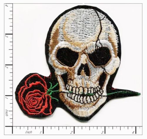 Totenkopf mit Rose bestickt Bügelbild Patch Gothic Blumenmuster - Bild 2 von 2