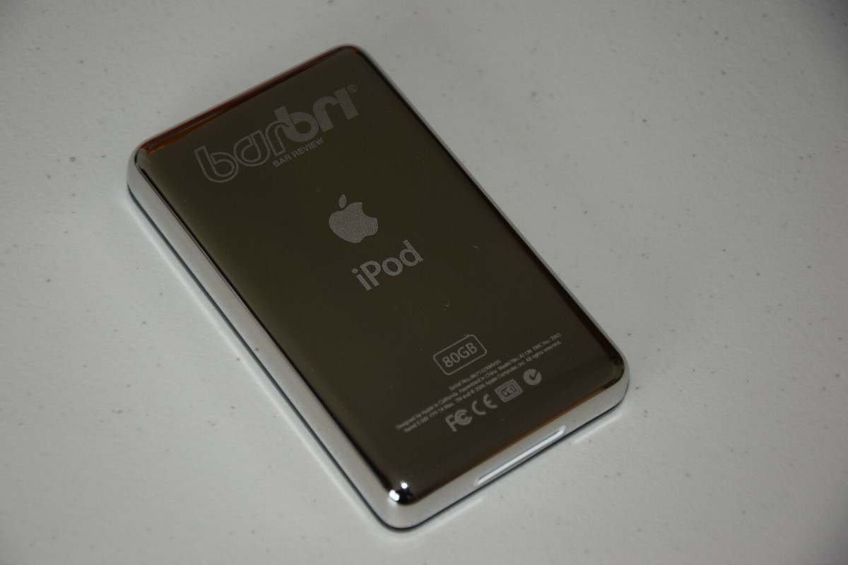 Apple iPod Classic 5th Generation Black 80 GB MA450LL/A