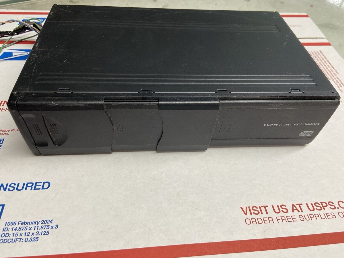 2003-2011 Lincoln Town Car Cartier CD Changer | 3W1T-18C849-BC