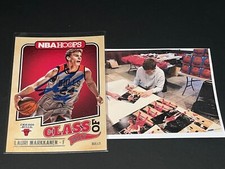 Lauri Markkanen Jazz Bulls Auto Signed  2017-18 PANINI Hoops Class of 2017 .