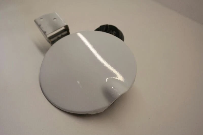 Chevrolet Equinox 2005-2009 puerta de combustible blanca Foto 3 de 4