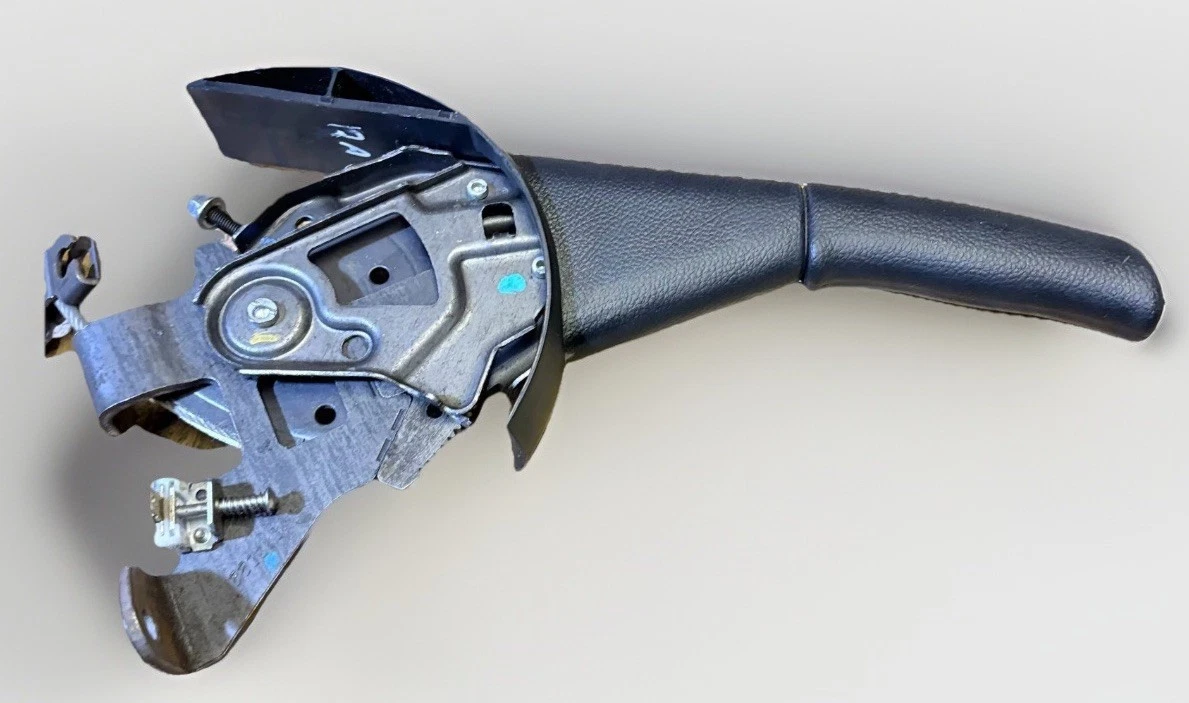 Suzuki Alto handbrake lever assembly - photo 1