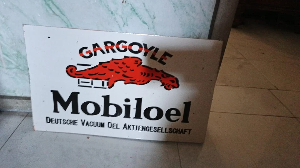 Mobiloel Mobil   Rare Porcelain Enamal Heavy Metal 18 x 10  inches with Flange - Image 2 of 4