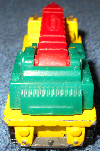 2000 MATCHBOX RESCUE CRANE 1:64 DIECAST VEHICLE W/ SWIVEL BASE & EXTENDING CRANE - Picture 4 of 8