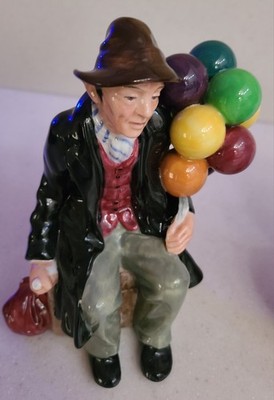 ROYAL DOULTON PORCELAIN ''THE BALLOON MAN''  H. N. 1954 MADE IN ENGLAND EUC