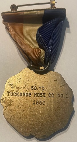 1950'S NY POLICE AND FIRE MEDAL, PIN AND BUTTON LOT - Bild 10 von 10