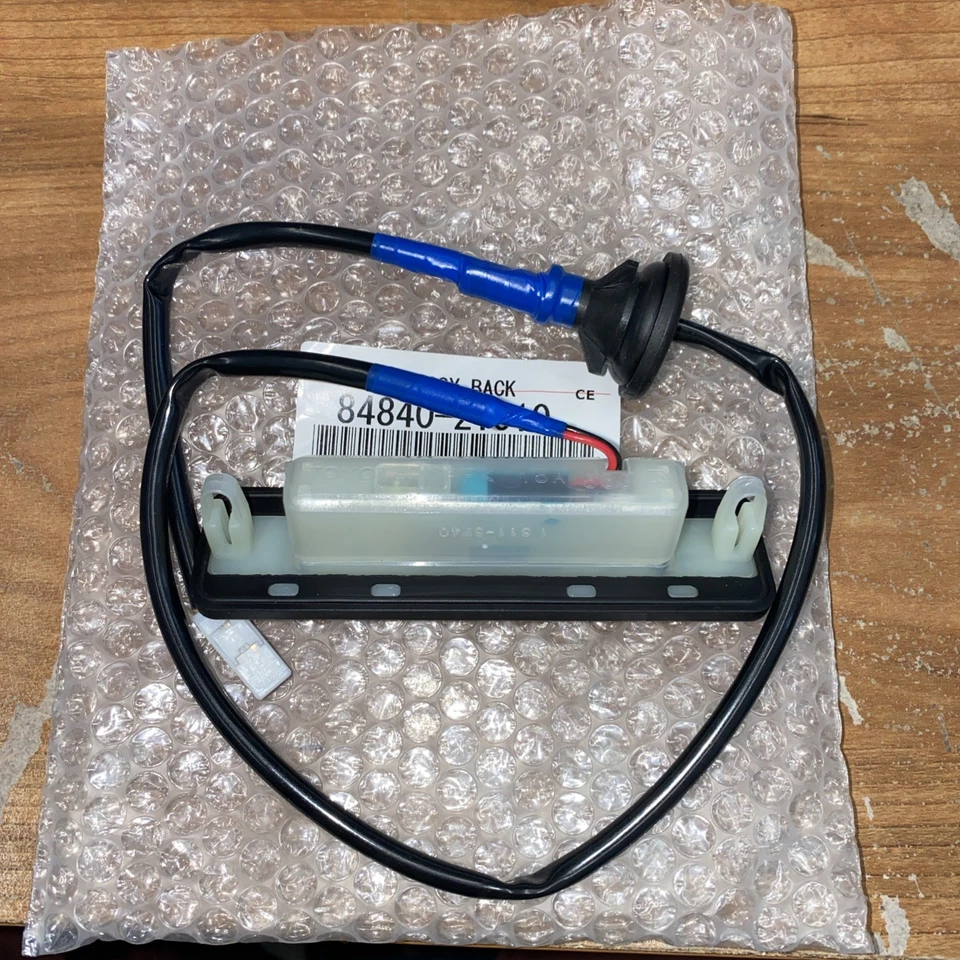 Lexus GS & LS460 LS600HL (2007-2012) OEM REAR TRUNK SWITCH BUTTON 84840-21010 - Image 3 of 3