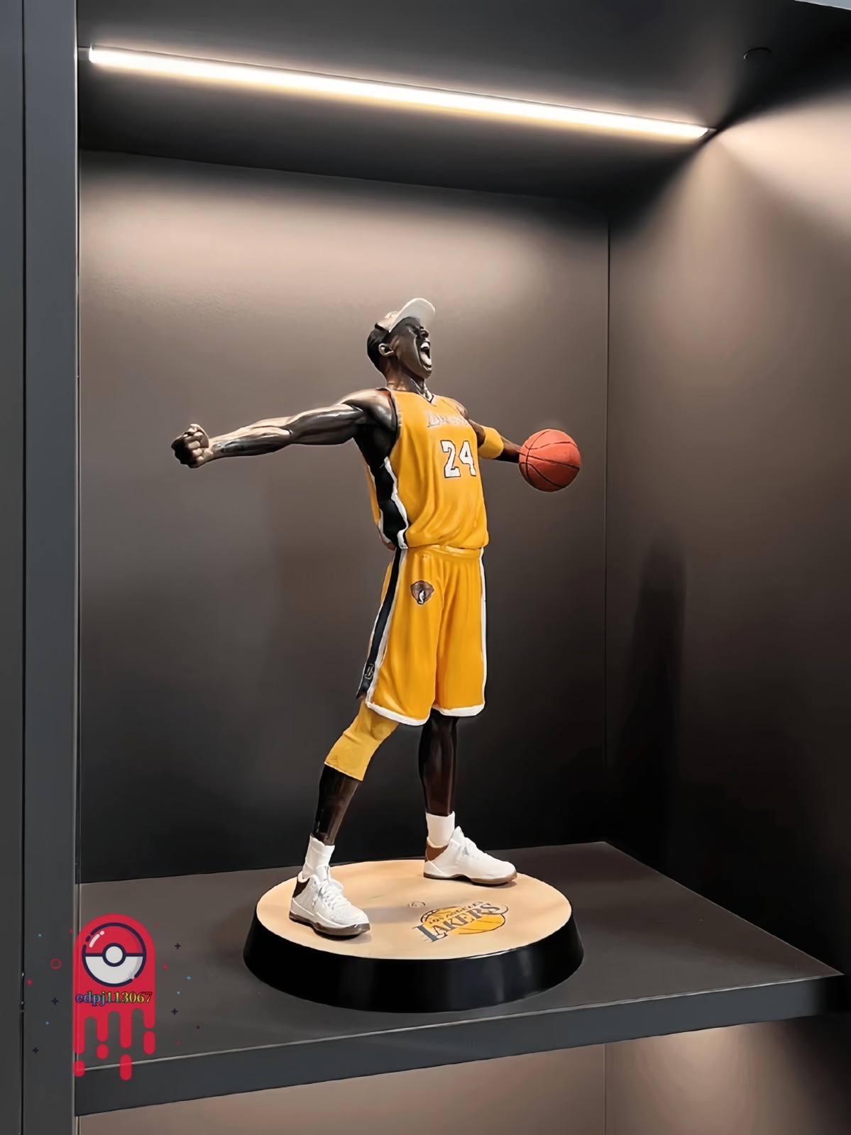 NBA Star Roar Kobe Statue 13in Commemorative Model Boxed