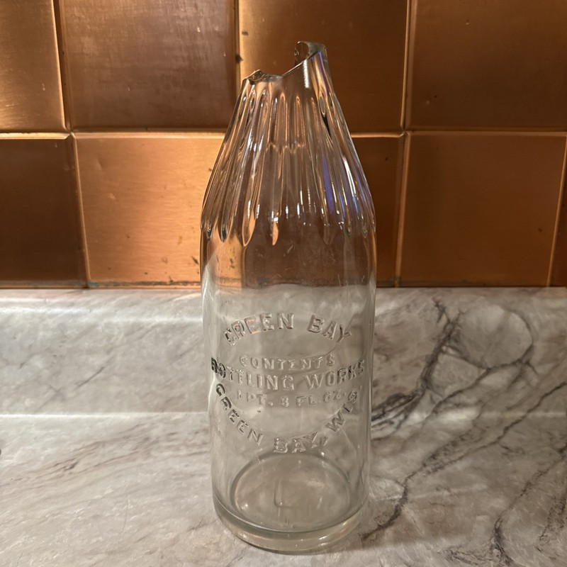 Vintage Green Bay Bottling Works 1 Pint 8 Ounce Aqua Soda Bottle Wisconsin
