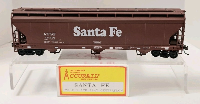 Accurail 2002- HO 3-Bay ACF Covered Hopper Santa Fe ATSF 314476 - RTR w/ box