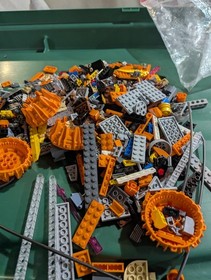 LEGO Star Wars: Anakin Skywalker and Sebulba's Podracers (7962) missing obi-wan