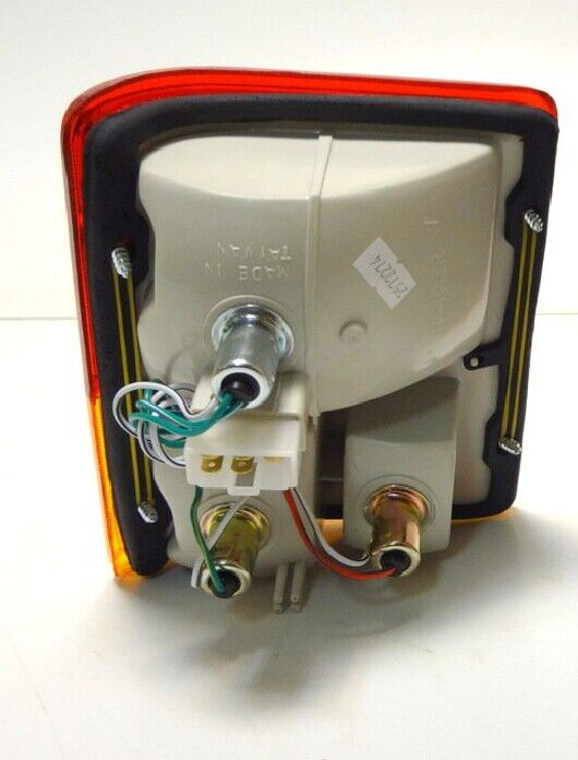 MB283722 MITSUBISHI Pajero Montero Shogun 1983-1991 Tail light