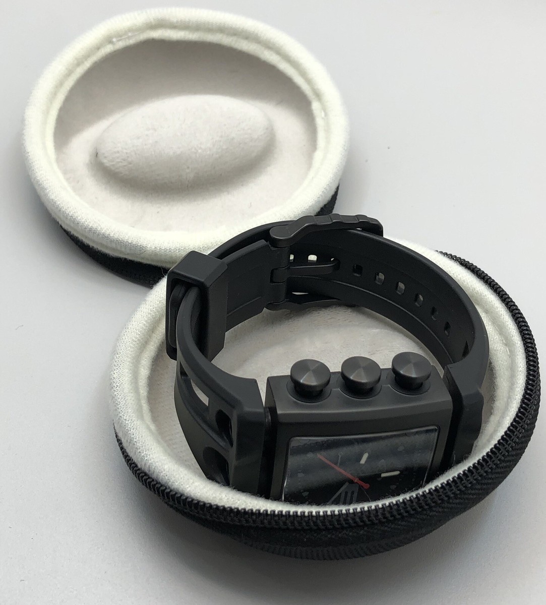 ?? Oakley Fuse Box Stealth Box 26-300 collectible watch | eBay display picture 1