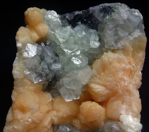 CUBOS DE APOFILITA CON ARCOS DE ESTILBITA EN MUESTRAS DE MINERALES DE MATRIZ - Imagen 6 de 6