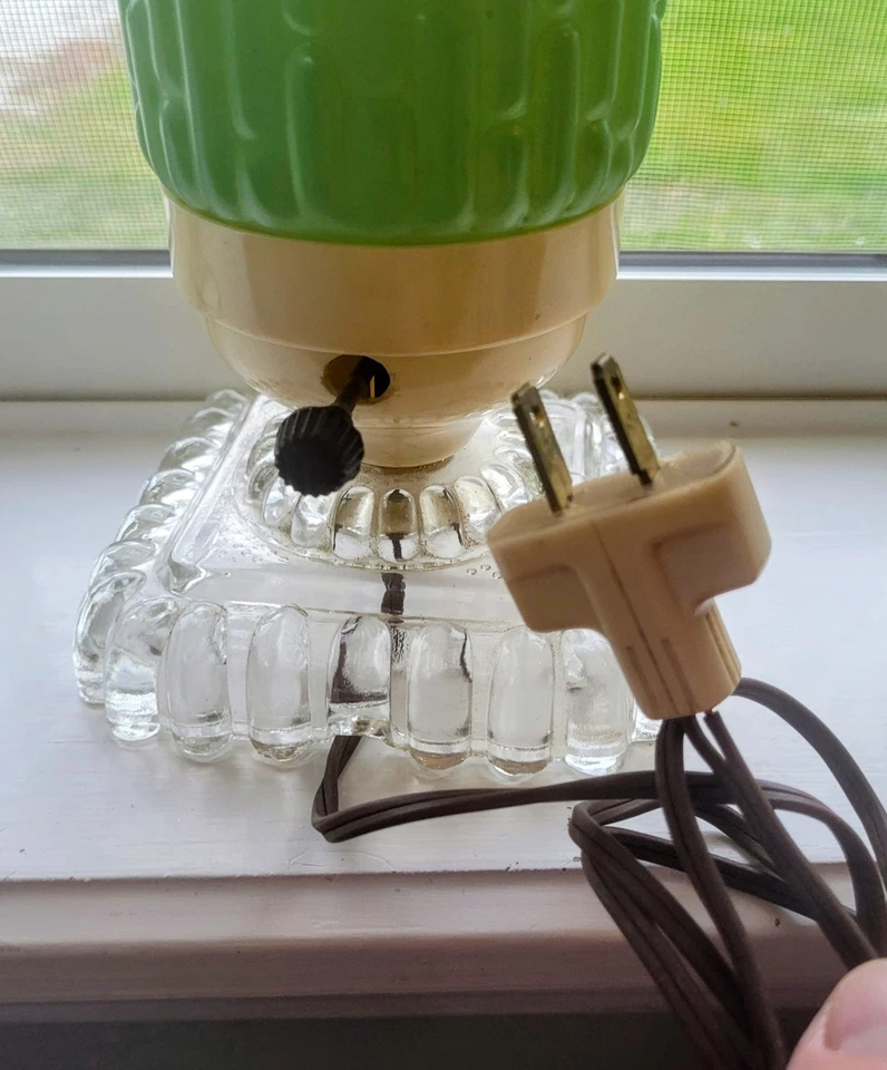 Vintage Art Deco Bullet Torpedo Skyscraper Glass Boudoir Table Lamp Working - Image 3 of 4