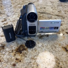 Samsung SC-D263 NTSC 30x Optical 1200x Digital Zoom Mini DV Camera. With Battery