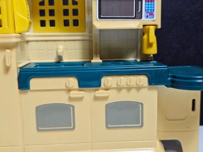 Little Tikes Dollhouse Country kitchen and pool