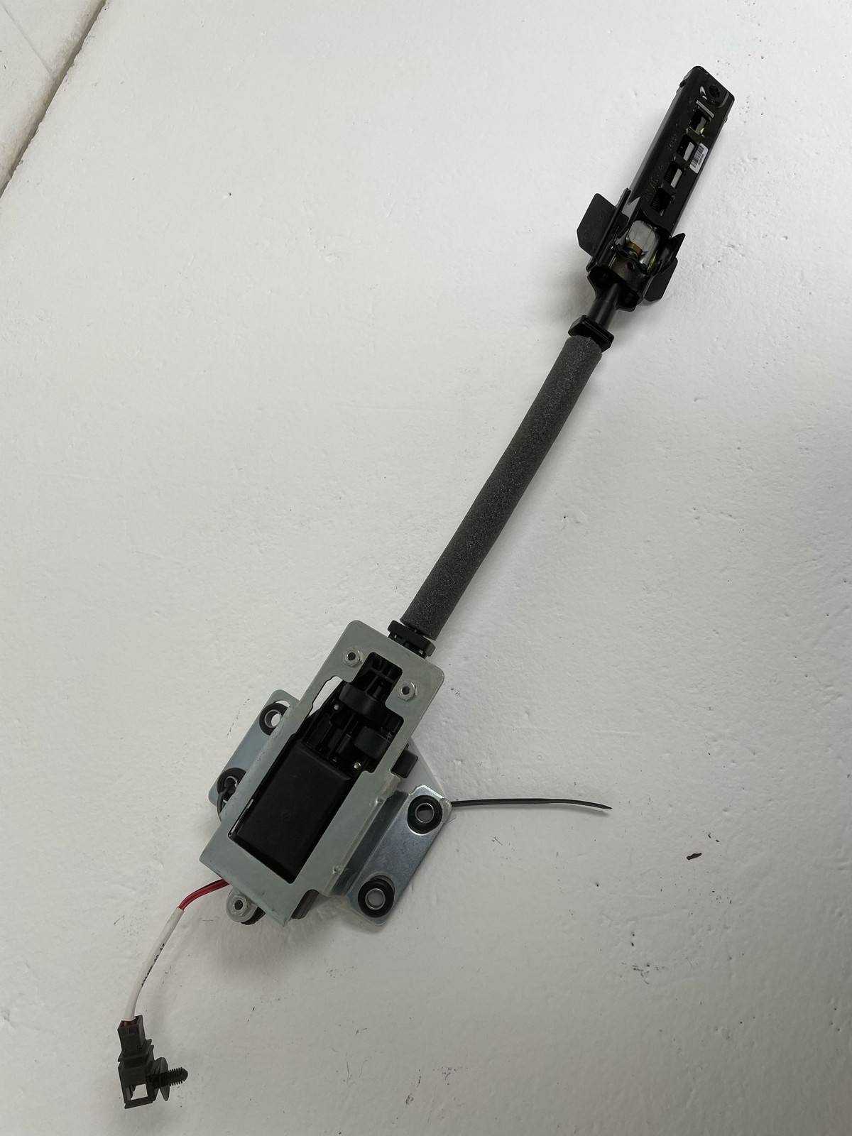 2015-2020 BENTLEY BENTAYGA OEM Front Right Passenger Seat Belt Height Adjuster