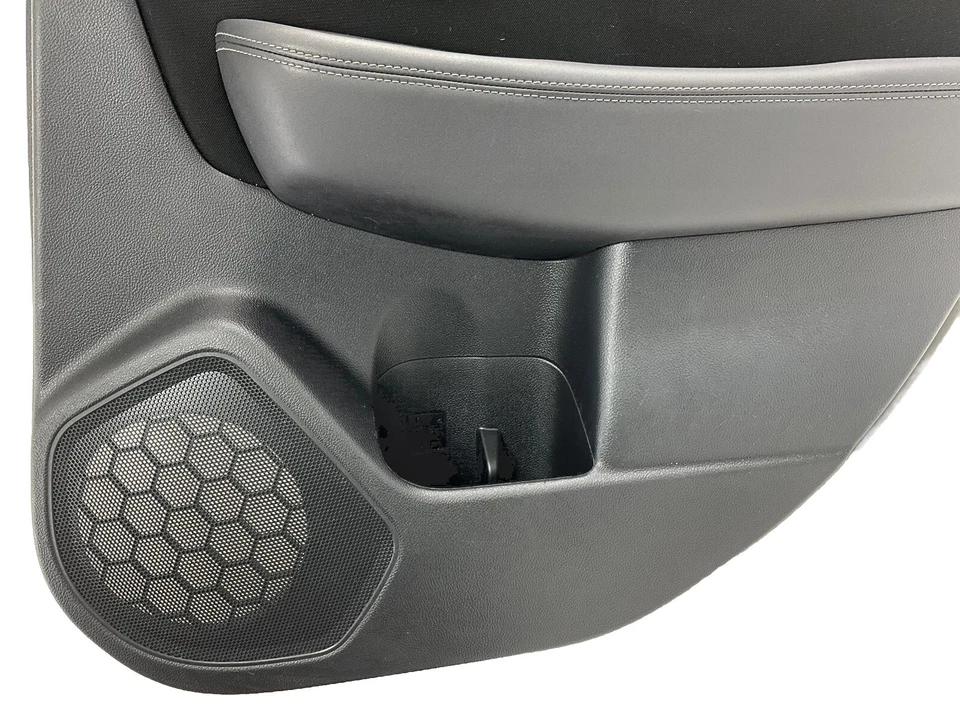 2015 SUBARU OUTBACK PAINEL TRASEIRO DIREITO ACABAMENTO PRETO FABRICANTE DE EQUIPAMENTO ORIGINAL S73509980 - Imagem 2 de 4