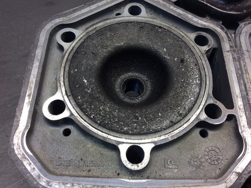 Skidoo MXZ Summit 700 1999-2000 Cylinder Head 21022511 - Picture 2 of 5